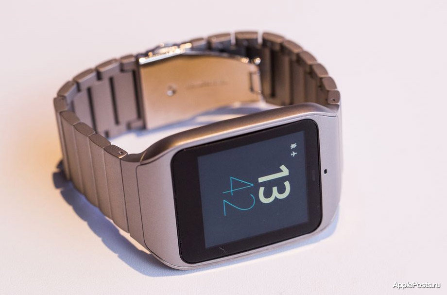 Sony начала продажи в России «умных» часов SmartWatch 3 с металлическим ремешком