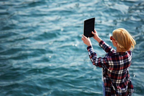 Девушка в Астрахани утонула, пытаясь спасти упавший в воду iPad