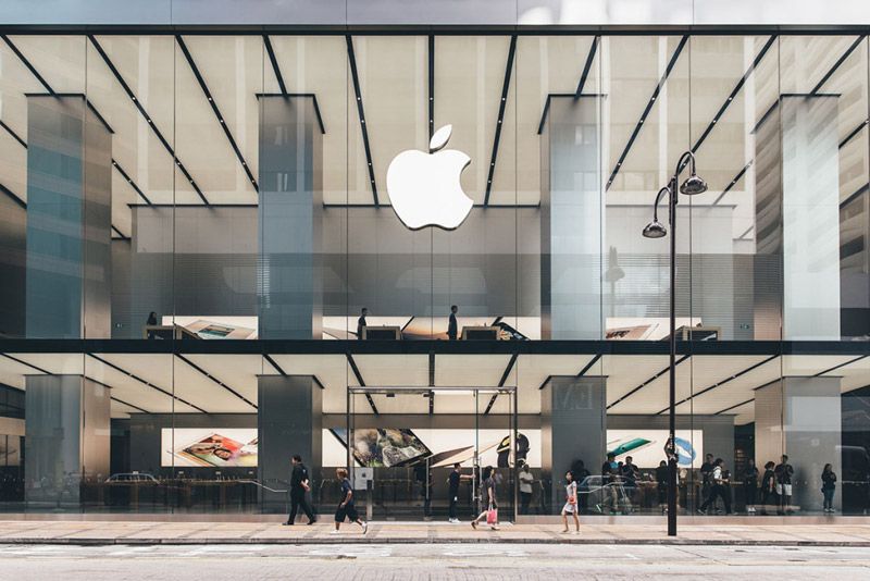 Тысячи людей пришли на открытие крупнейшего Apple Store в Китае