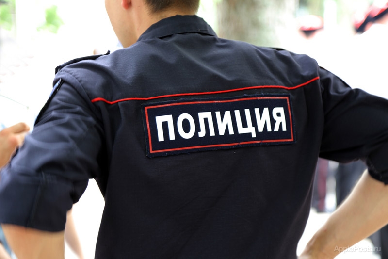 В Петербурге двое мужчин избили полицейского из-за MacBook Air