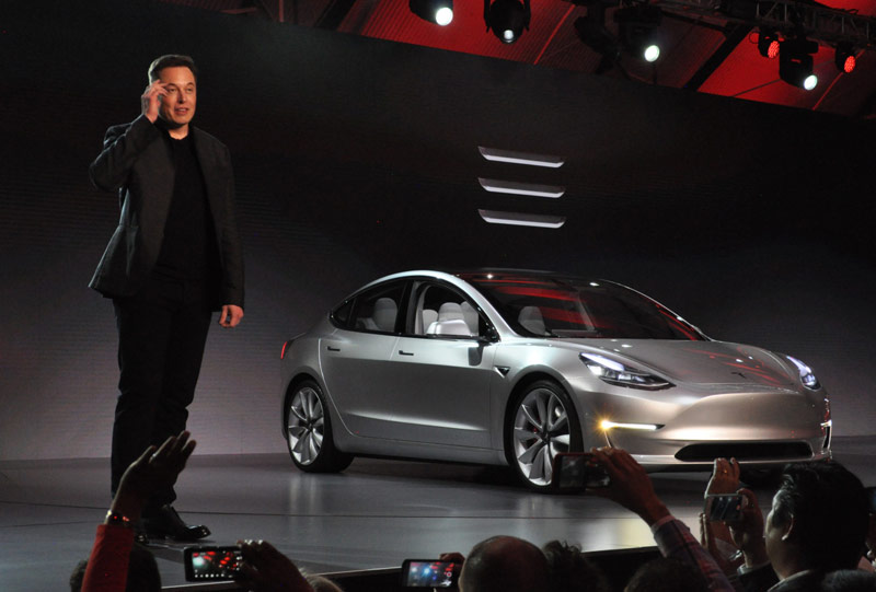 Tesla представила бюджетный электромобиль для массового рынка Model 3