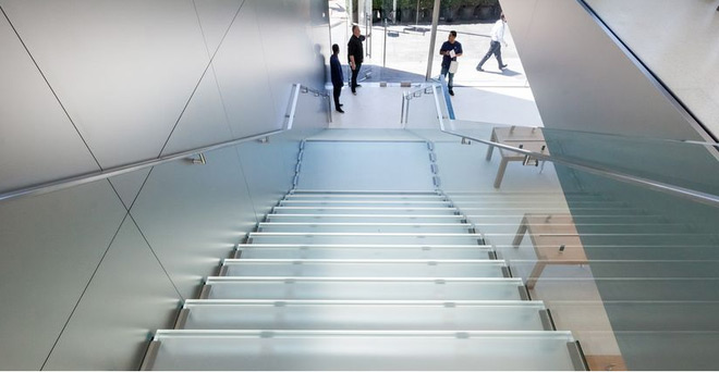 Каждая стеклянная ступенька нового Apple Store на Юнион-сквер обошлась Apple в $33 333