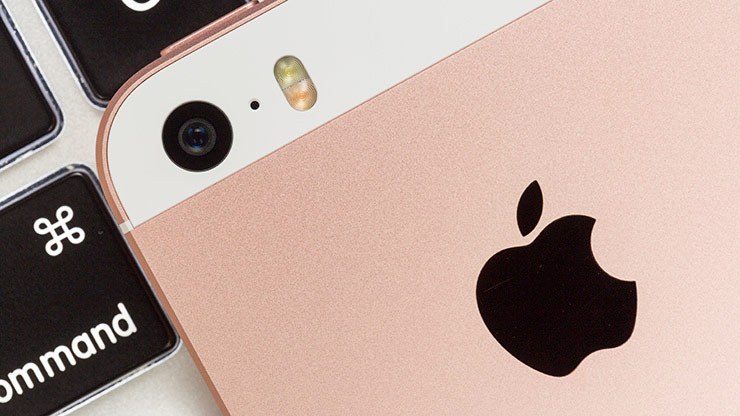 Apple не справляется с наплывом желающих приобрести iPhone SE