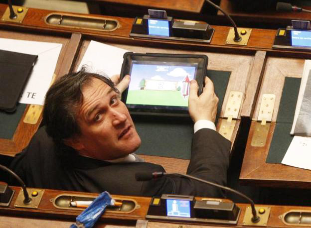 Подмосковные депутаты закупают iPad с кожаными чехлами почти на 2 млн рублей