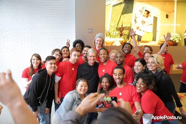 Тим Кук посетил Apple Store в Вашингтоне в день борьбы со СПИДом